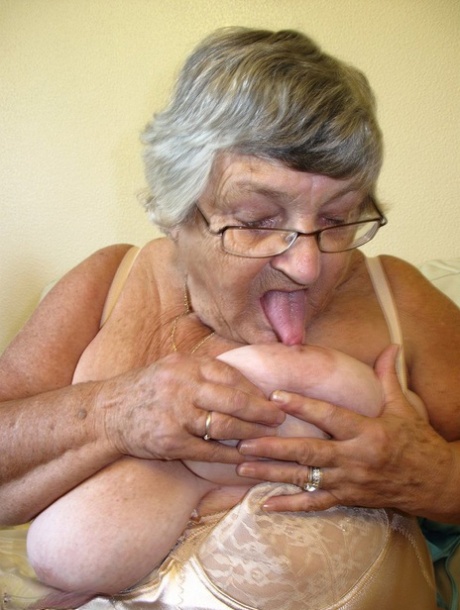 Brazen horny granny Grandma Libby shamelessly reveals saggy tits & aged pussy