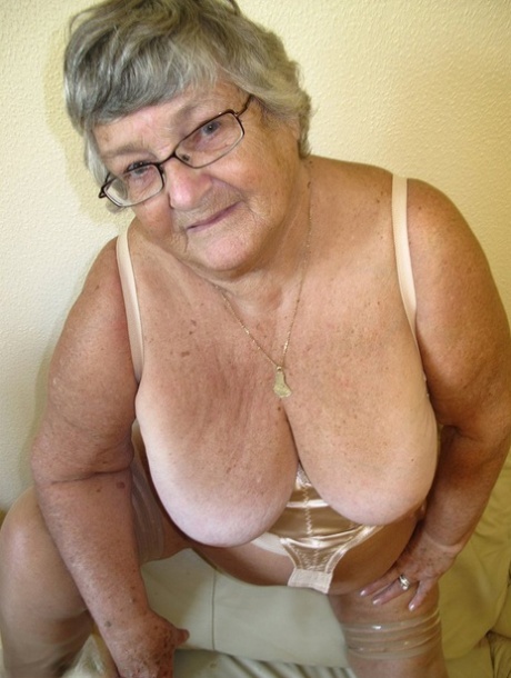 Brazen horny granny Grandma Libby shamelessly reveals saggy tits & aged pussy