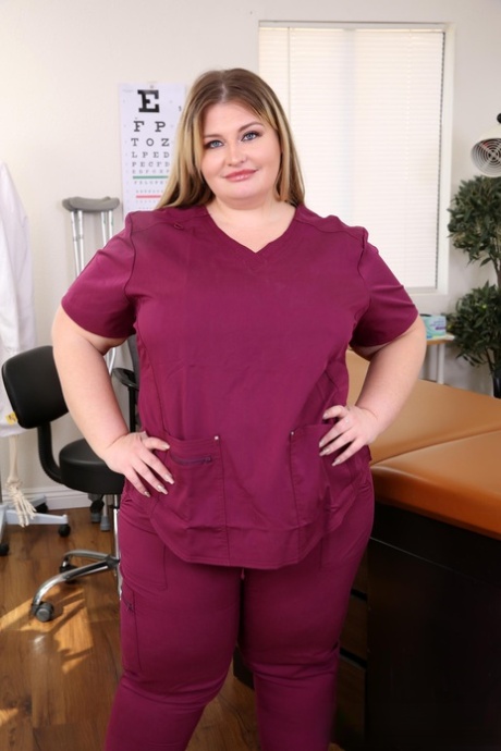 SSBBW nurse Tiffany Star examines a skinny patient before humping his big dick